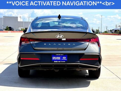 Used 2025 Hyundai Elantra Sport image 7