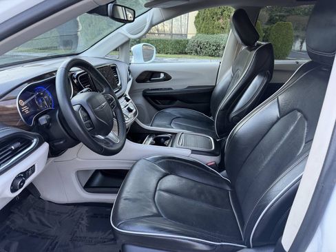 Used 2022 Chrysler Pacifica Limited FWD image 13