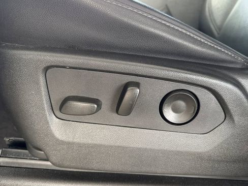 Used 2024 Chevrolet Suburban LT image 19