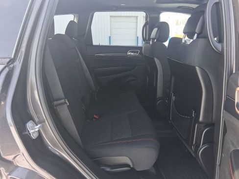 Used 2016 Jeep Grand Cherokee Laredo 75th Anniversary image 17