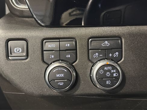 Used 2025 GMC Sierra 2500 SLE w/ SLE Value Package; AWD/4WD image 20