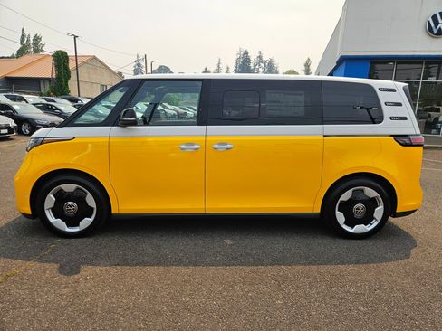 New 2025 Volkswagen ID. Buzz Pro S RWD image 2