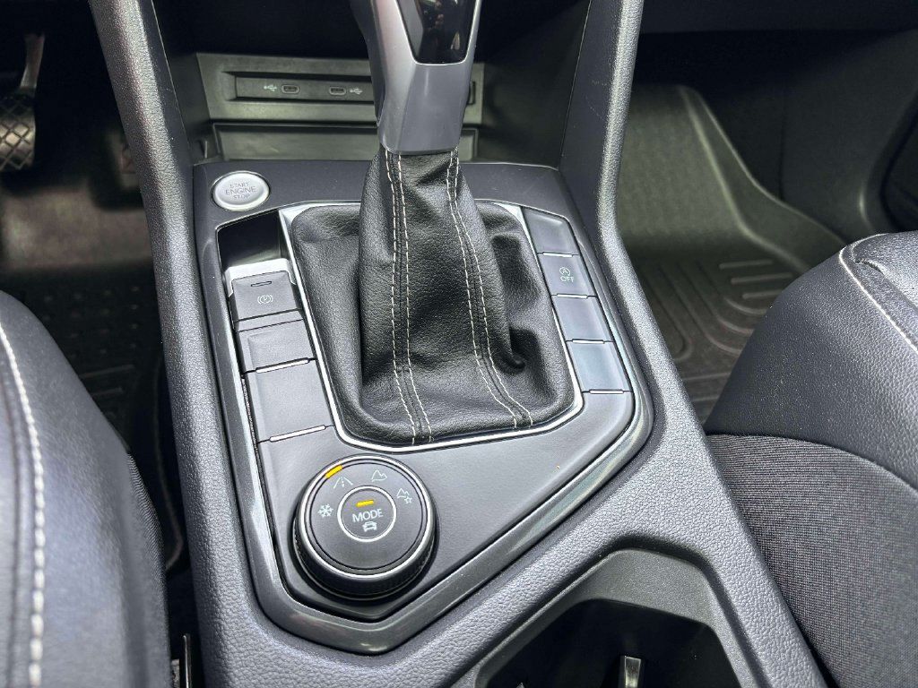 Used 2022 Volkswagen Tiguan SE AWD/4WD image 28