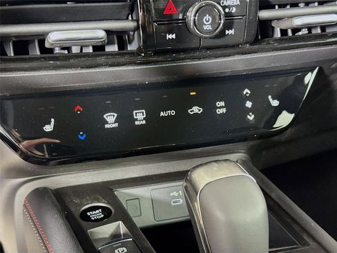 New 2026 Nissan Kicks SR FWD image 16