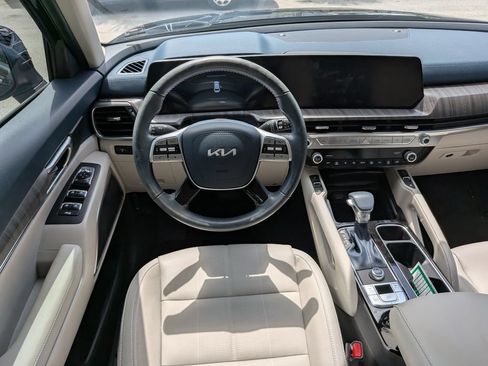 Used 2025 Kia Telluride EX w/ EX Captain's Chair Package FWD image 12
