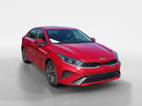 Used 2023 Kia Forte LXS w/ LXS Technology Package FWD image 2