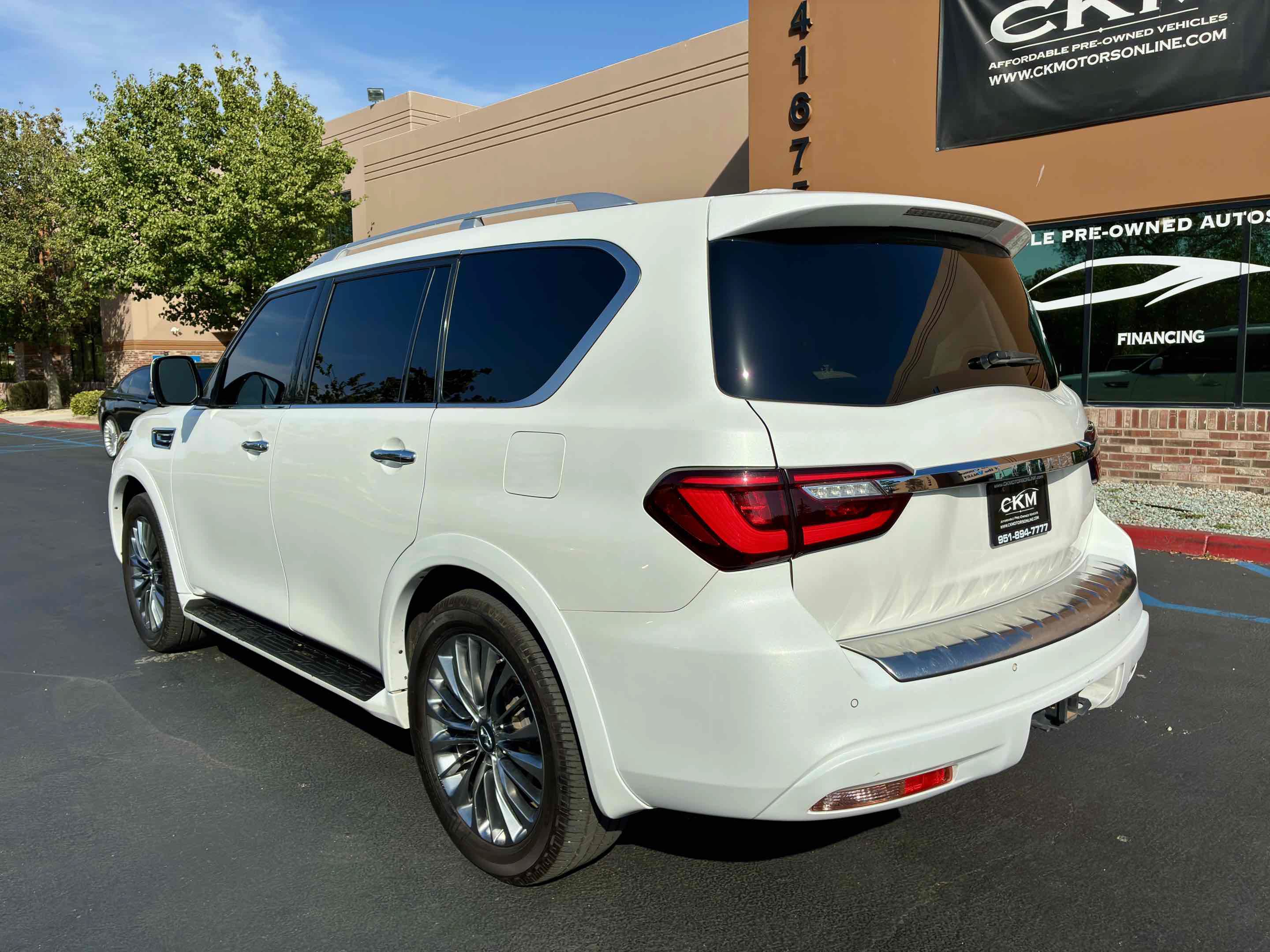 Used 2018 INFINITI QX80 4WD w/ Driver Assistance Package image 10