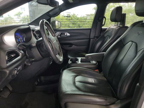 Used 2020 Chrysler Pacifica Touring-L Plus FWD image 18