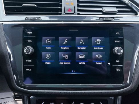 Used 2022 Volkswagen Tiguan SE R-Line image 8