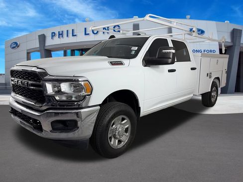 Used 2024 RAM 3500 Tradesman w/ Chrome Appearance Group AWD/4WD image 3