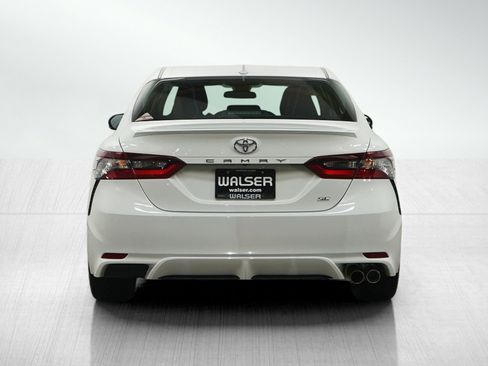 Used 2021 Toyota Camry SE w/ Cold Weather Package image 4