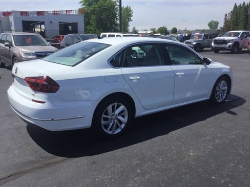 Used 2018 Volkswagen Passat 2.0T SE w/ SE Lighting Package FWD image 5