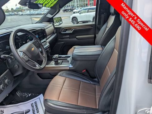 Used 2024 Chevrolet Silverado 1500 High Country w/ Technology Package AWD/4WD image 15