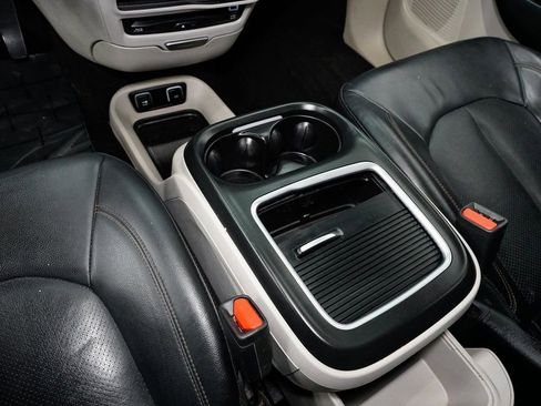 Used 2019 Chrysler Pacifica Touring-L Plus w/ Advanced Safetytec Group image 24