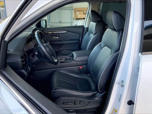 Used 2023 Honda Pilot Elite image 7