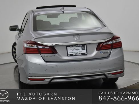Used 2017 Honda Accord Touring image 10