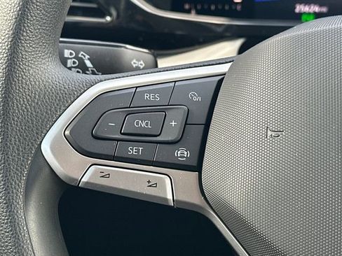 Used 2022 Volkswagen Taos S image 18