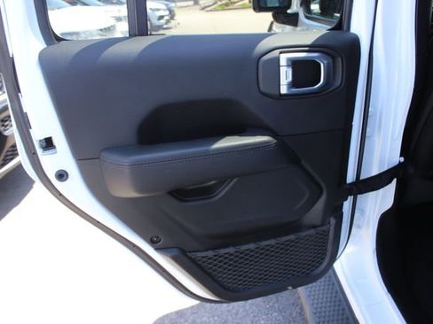 Used 2021 Jeep Wrangler Unlimited Sahara AWD/4WD image 22