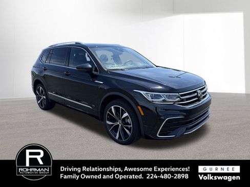 Used 2024 Volkswagen Tiguan SEL R-Line AWD/4WD image 2