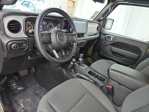 Used 2025 Jeep Gladiator Sport AWD/4WD image 15