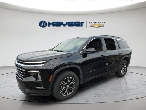 Used 2026 Chevrolet Traverse LT FWD image 3