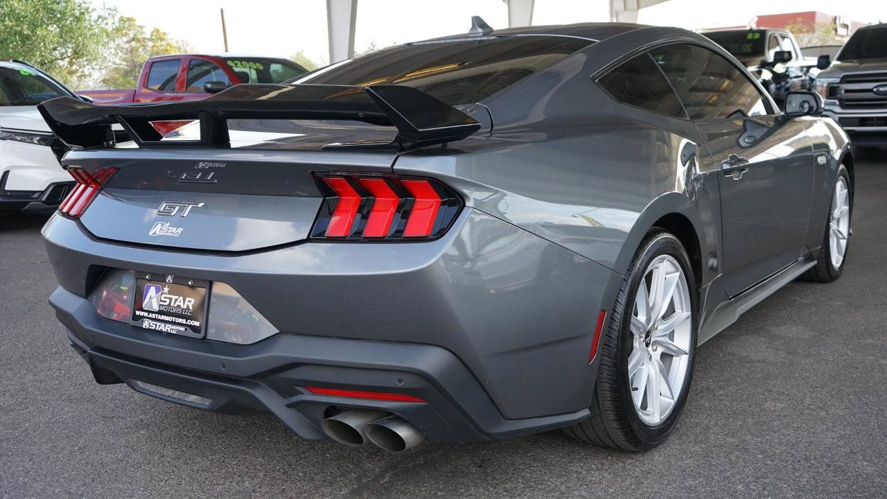 Used 2025 Ford Mustang GT Premium RWD image 3
