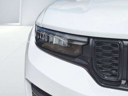 New 2025 Jeep Grand Cherokee Altitude image 8