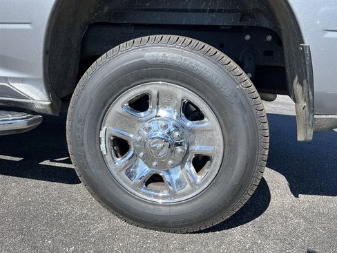 Used 2024 RAM 2500 Tradesman w/ Chrome Appearance Group AWD/4WD image 11