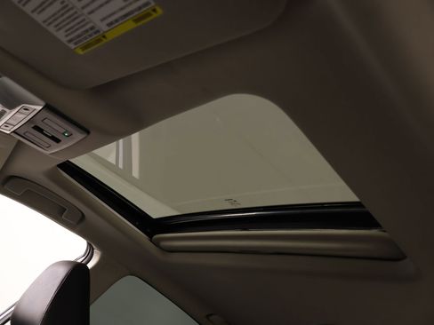 Used 2024 Nissan Altima 2.5 SR w/ SR Premium Package image 15