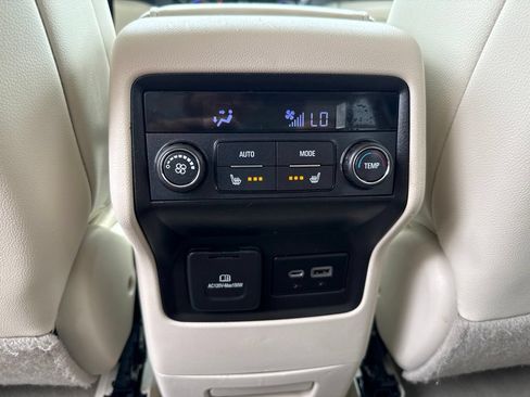 Used 2021 GMC Acadia Denali w/ Denali Technology Package FWD image 35