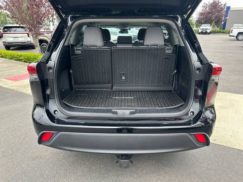 Used 2021 Toyota Highlander LE AWD/4WD image 27