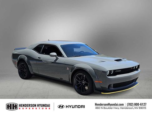 Used 2019 Dodge Challenger R/T Scat Pack RWD image 2