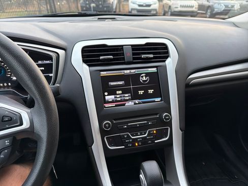 Used 2016 Ford Fusion SE image 26