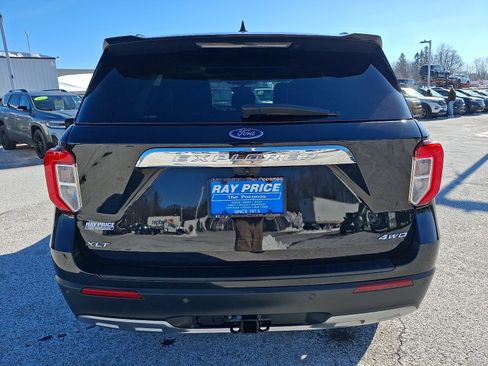 Certified 2022 Ford Explorer XLT w/ Equipment Group 202A image 5