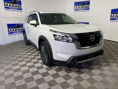 Used 2024 Nissan Pathfinder SL w/ SL Premium Package AWD/4WD image 1
