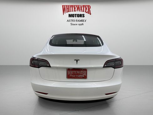 Used 2019 Tesla Model 3 Standard Range Plus image 3