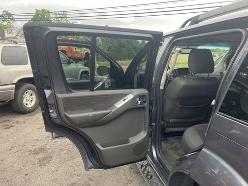 Used 2011 Nissan Pathfinder SV AWD/4WD image 18