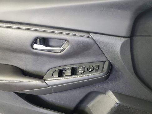 Used 2025 Nissan Sentra SV FWD image 28