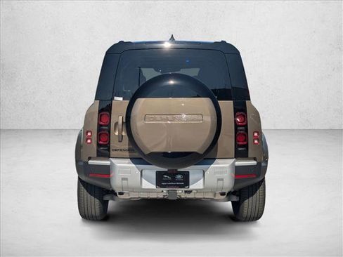 Used 2025 Land Rover Defender 110 S image 8