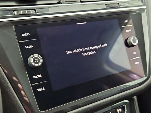 Used 2021 Volkswagen Tiguan SE image 28