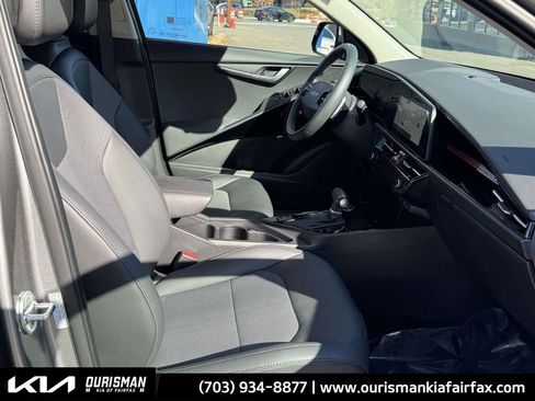 Used 2023 Kia Niro EX Touring image 24