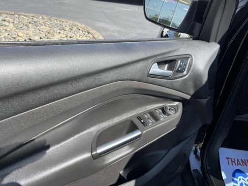 Used 2015 Ford Escape Titanium w/ Equipment Group 301A AWD/4WD image 13