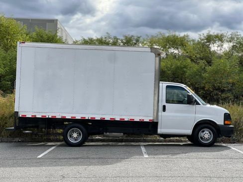 Used 2013 Chevrolet Express 3500 Extended image 9