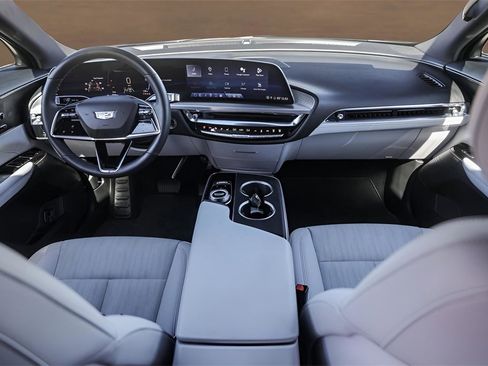 Certified 2024 Cadillac Lyriq Luxury image 23