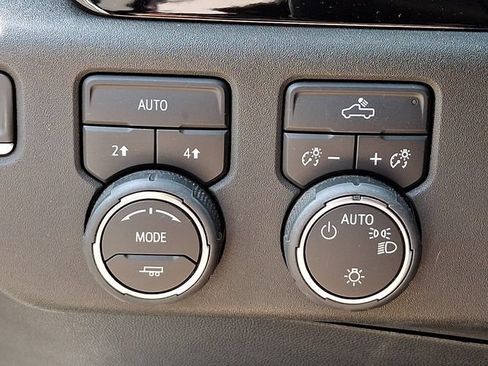 Used 2022 Chevrolet Silverado 1500 LT AWD/4WD image 24