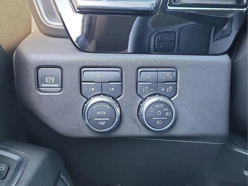 Used 2024 GMC Sierra 1500 SLT image 14