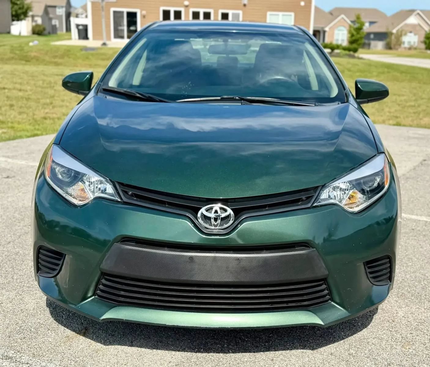 Used 2016 Toyota Corolla LE FWD image 2