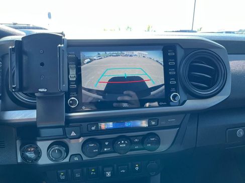 Used 2020 Toyota Tacoma TRD Off-Road w/ TRD Premium Off Road Package AWD/4WD image 24