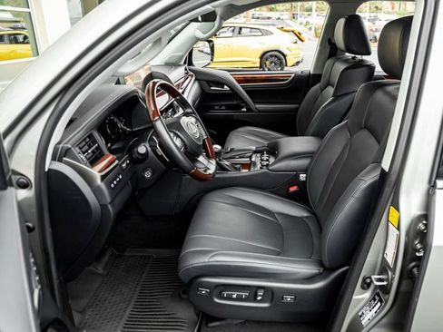 Used 2021 Lexus LX 570 4WD w/ Luxury Package image 13