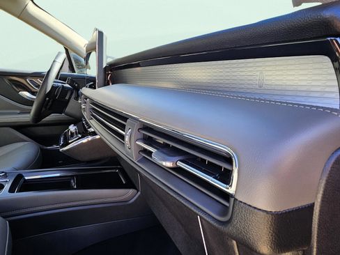 New 2026 Lincoln Corsair Premiere image 15